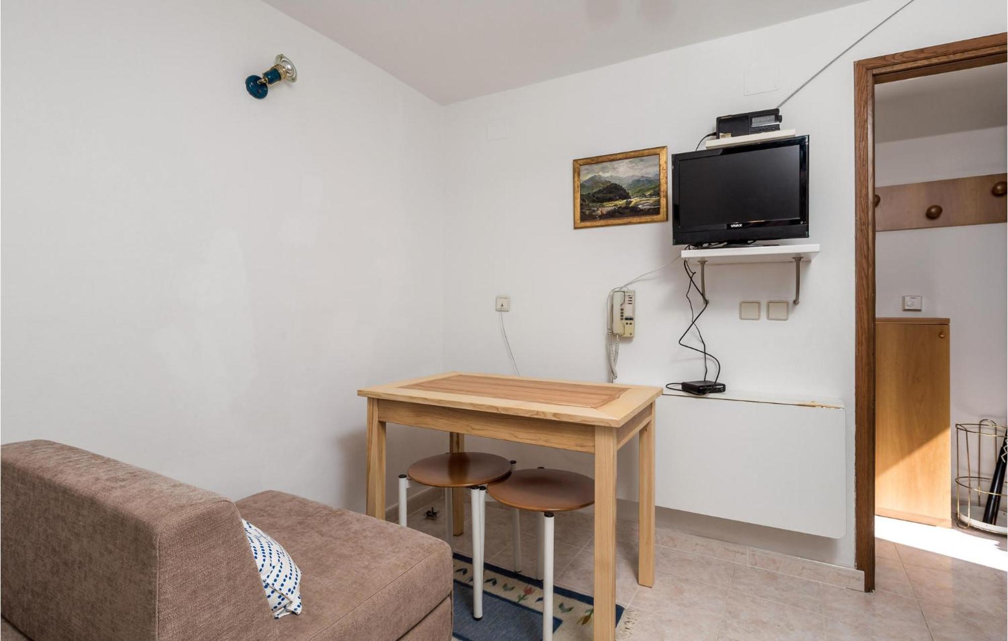 Lovely Apartment In Veli Losinj With Kitchen Exterior photo