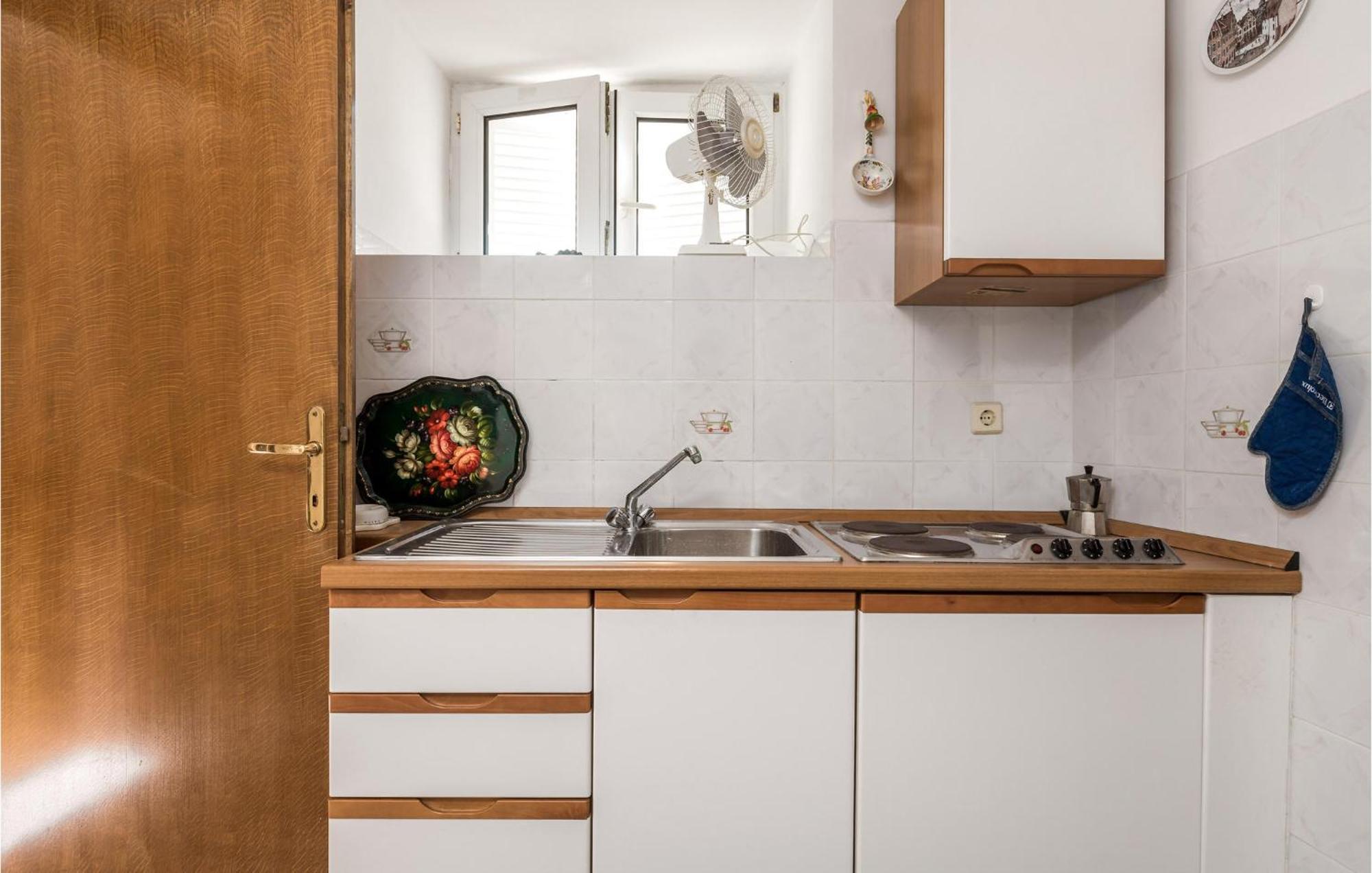Lovely Apartment In Veli Losinj With Kitchen Exterior photo