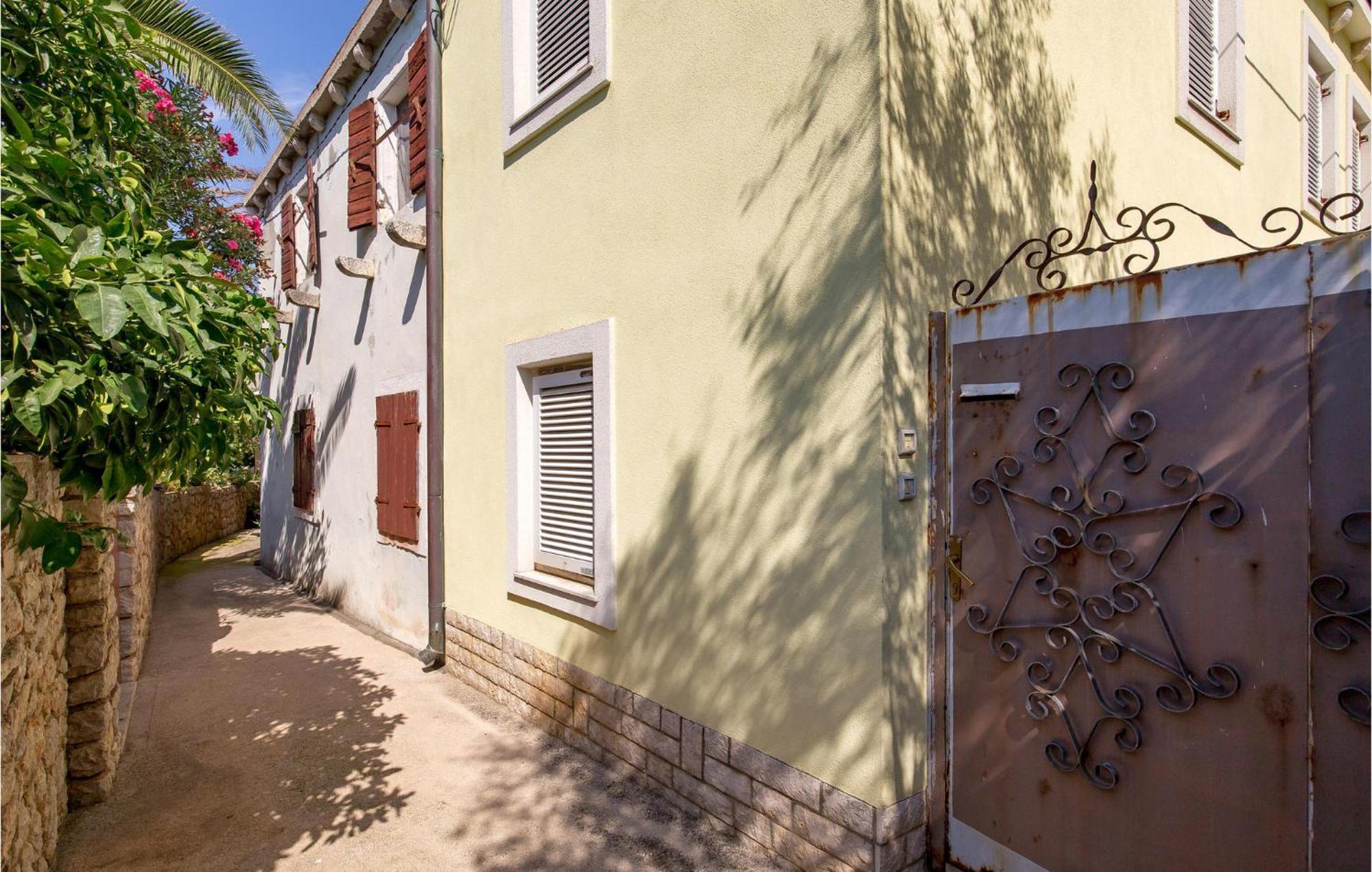 Lovely Apartment In Veli Losinj With Kitchen Exterior photo