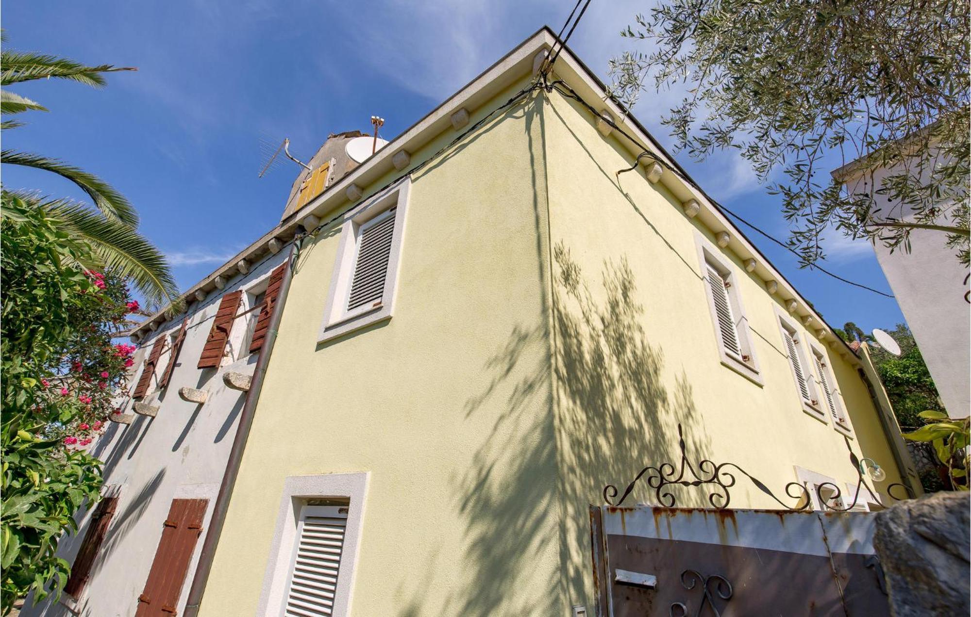 Lovely Apartment In Veli Losinj With Kitchen Exterior photo