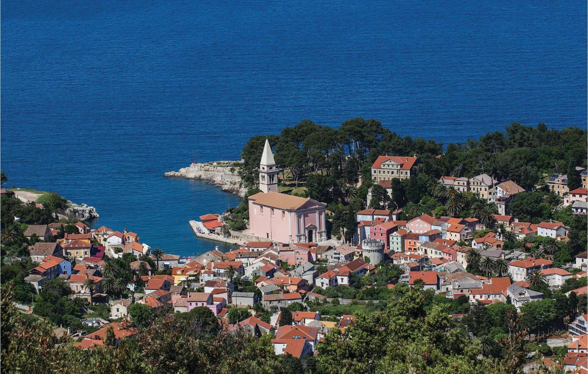 Lovely Apartment In Veli Losinj With Kitchen Exterior photo