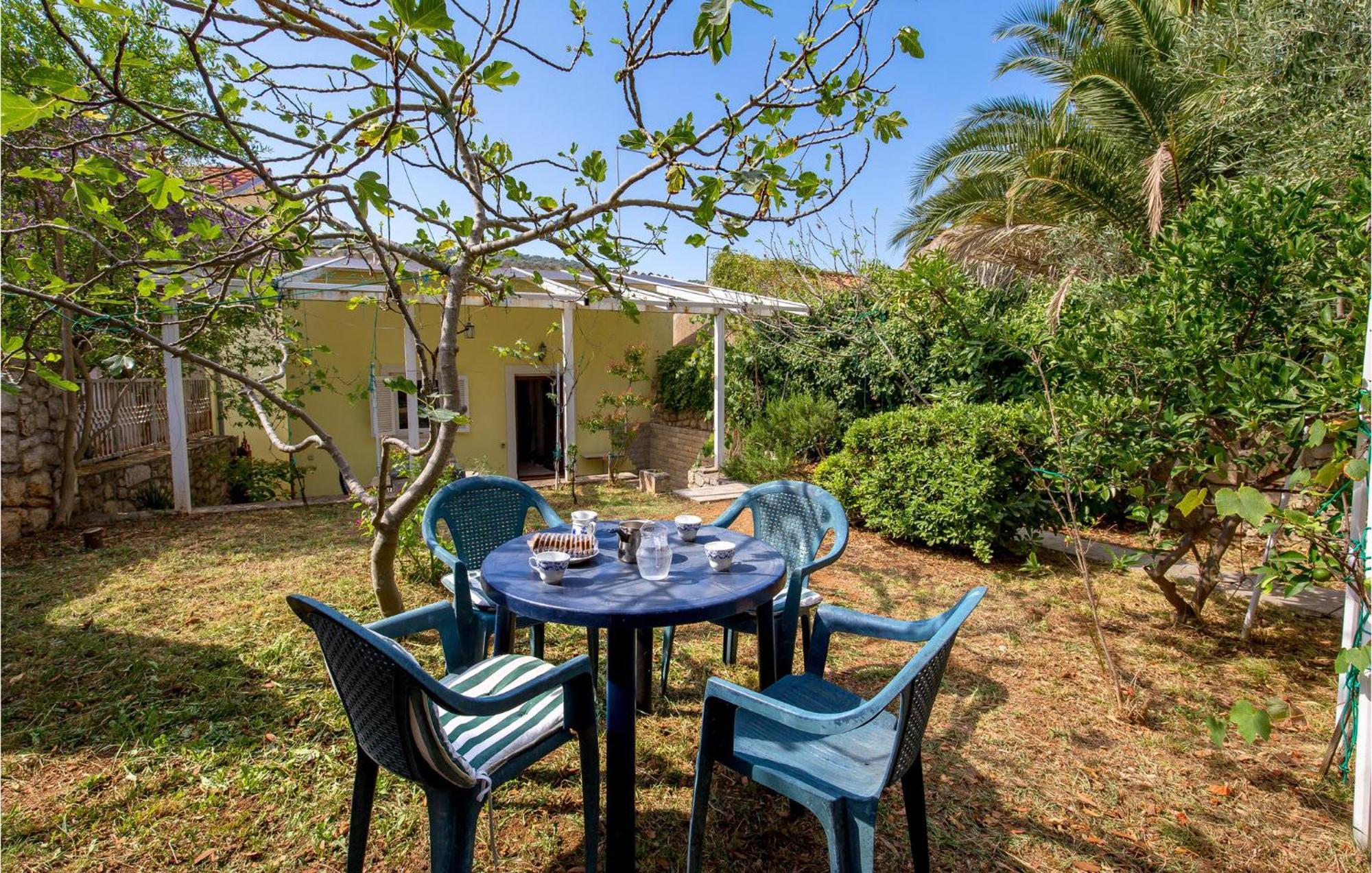 Lovely Apartment In Veli Losinj With Kitchen Exterior photo